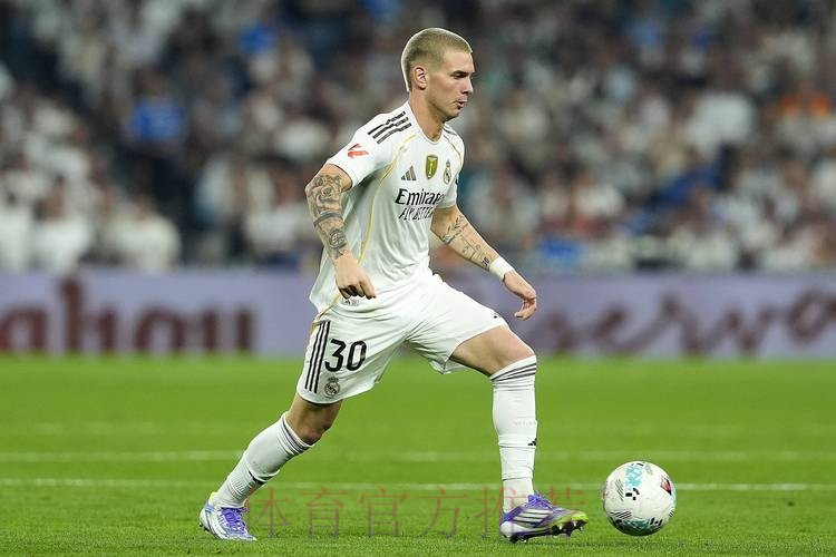 皇马关注16岁河床中场马斯坦托诺 或18岁时签约